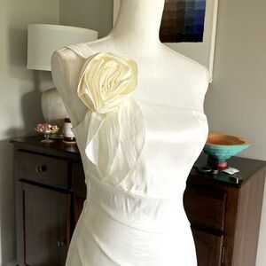 Daisy shimmery cream cocktail dress size S